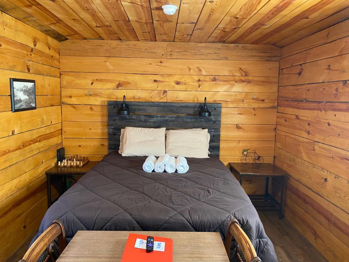Canal Cabins Paw Paw Exterior photo